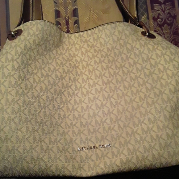 Michael Kors purse - Picture 1 of 1